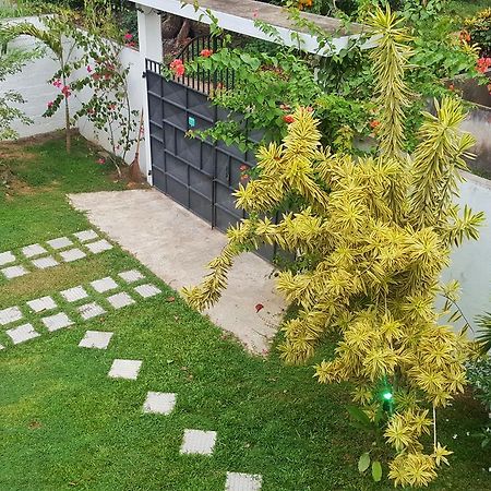 Villa Happy Home Bentota Exteriör bild