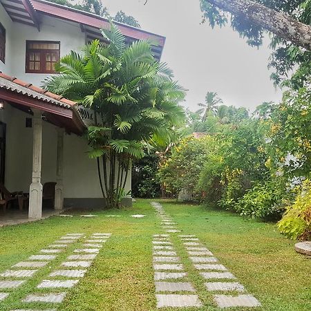 Villa Happy Home Bentota Exteriör bild
