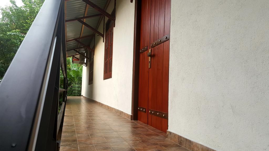 Villa Happy Home Bentota Exteriör bild