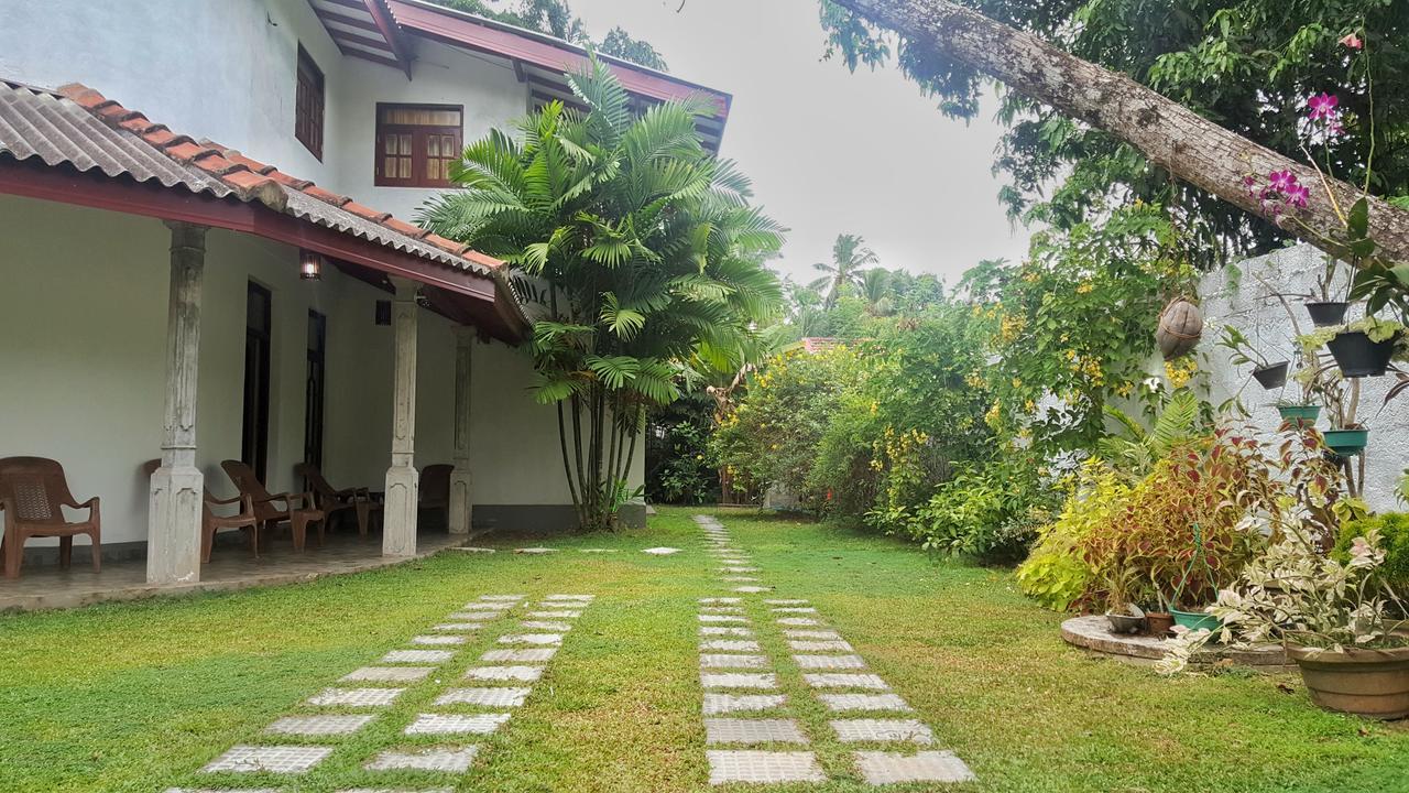 Villa Happy Home Bentota Exteriör bild